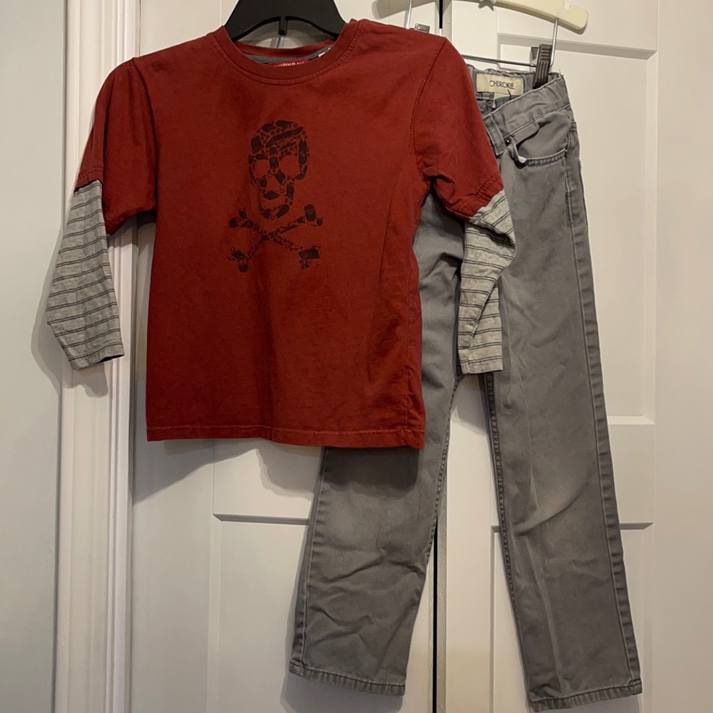 Boys 7 long sleeved shirt and jeans set